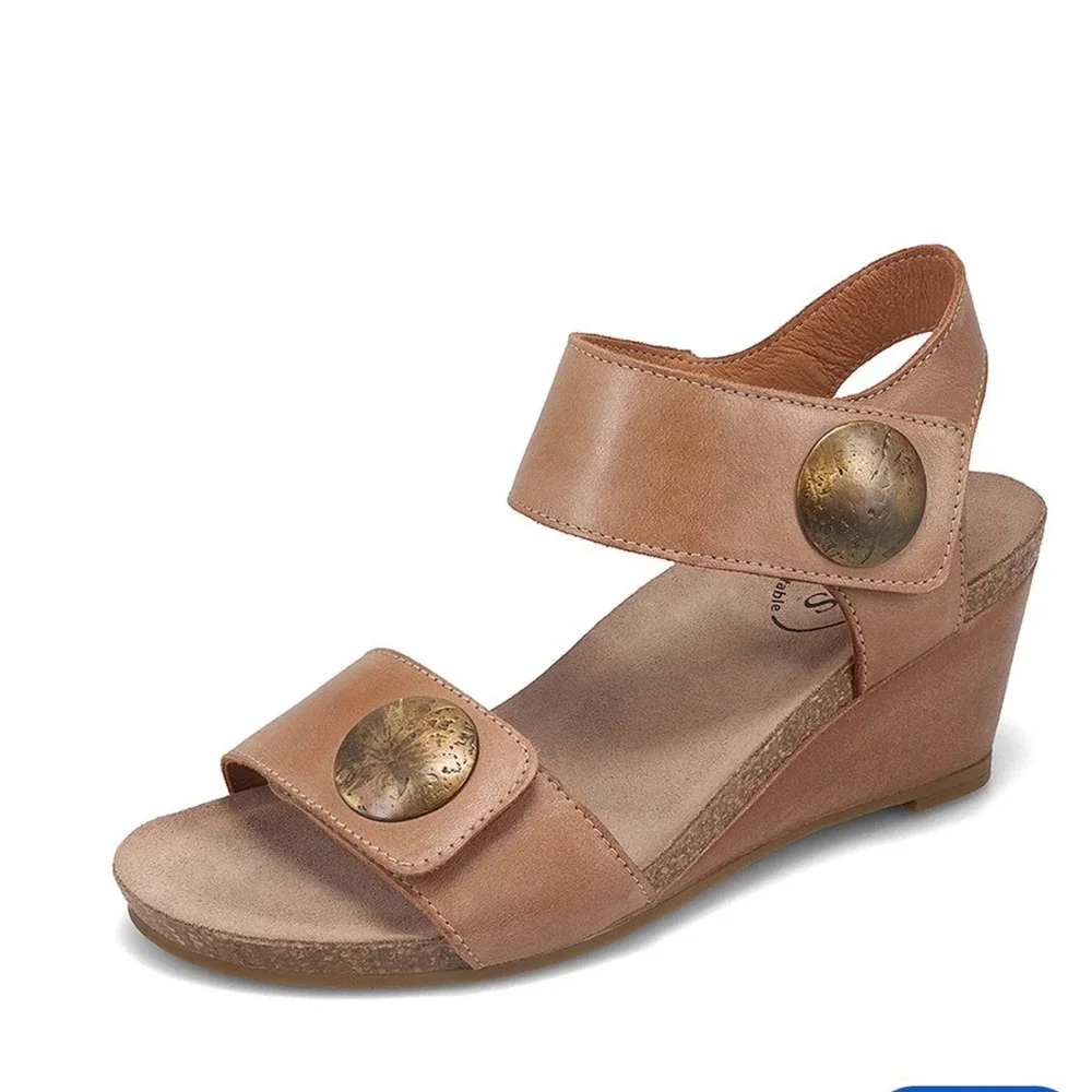 Taos Carousel 3 Tan Laurie Sandals Women's Size 10-10.5 EU 41 $175